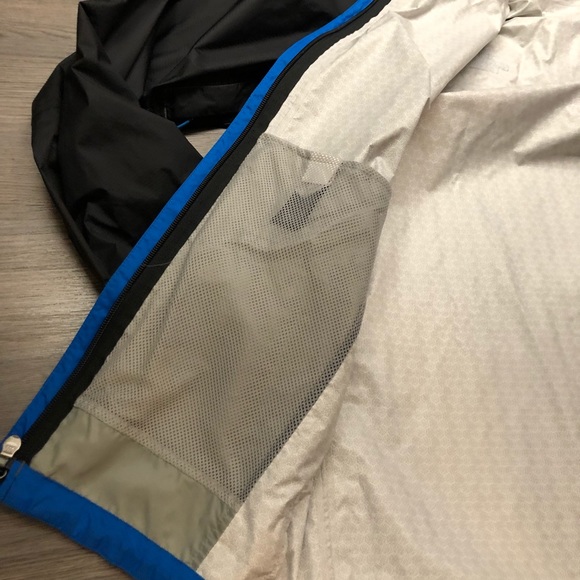 The North Face windbreaker/rain jacket Size M - Picture 8 of 8